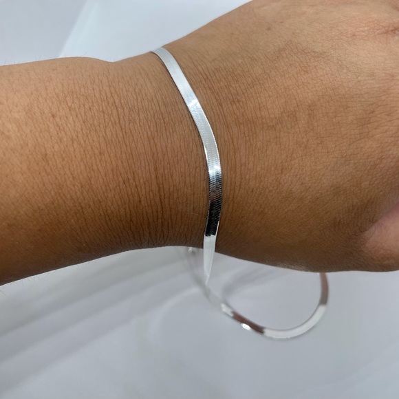 Sterling Silver Herringbone Chain - Picture 4 of 11